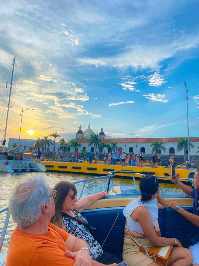 2-hour tour in Cartagena Sunset View in party boat - Bahía route: Manga, Bocagrande, and Castillogrande from the water