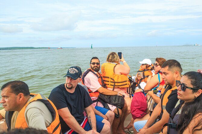 5-Island Rosary Tour with Carthagen Snorkeling and Plankton - Return to Cartagena by deportivo boat: the long final leg