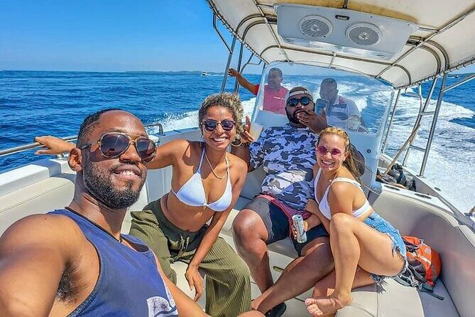 5 Island Tour with Lunch Snorkel in Cartagena Rosario Island - Isla Grande: the largest island and what locals do for work