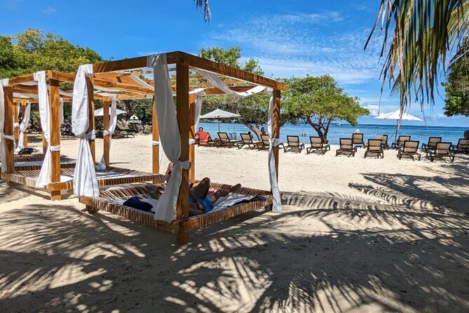 5 Stop Boat Tour Rosario Islands with Lunch, Forts, & Snorkeling - Stop 1: Fuerte de San Fernando de Bocachica and the fort-pirate story