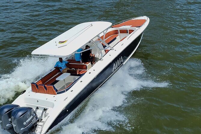 8-hour private tour in a luxurious and fast 41' AWA boat - A luxurious 41 Bravo AWA private boat feels like the Cartagena shortcut