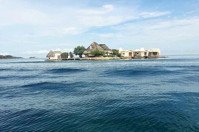 A whole day to the 5 Rosario Islands with snorkeling and plankton - Cholón and Playa Agua Azul: music boats, shrimp cocktail time, then quiet