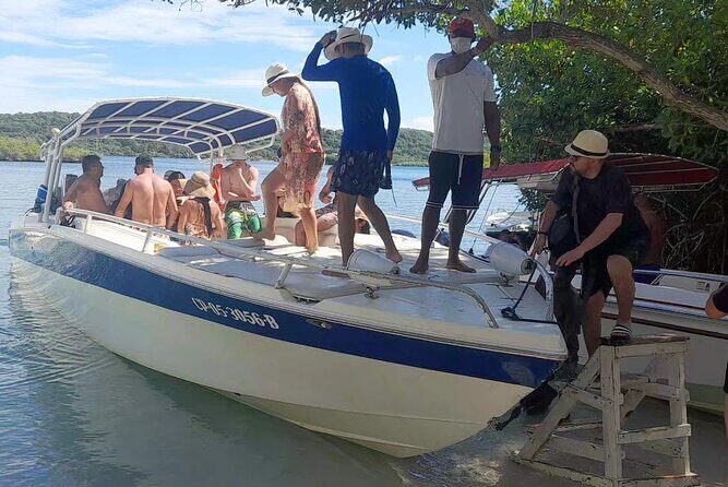 Adventure 5 Rosario Islands with Snorkel and plankton in Cartagena de indias - Cholón and Isla Agua Azul: Shrimp Cocktail, Music Yachts, and Price Haggling
