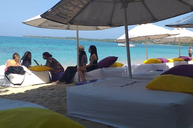 Banana Beach on the white beach of Baru - Price and value: what $128 per group really buys