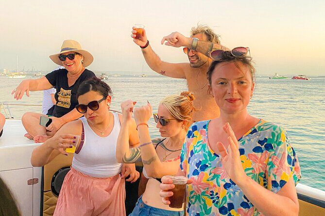 Boat Party in the Bay of Cartagena with Open Bar - What the best moments feel like (and why people love it)