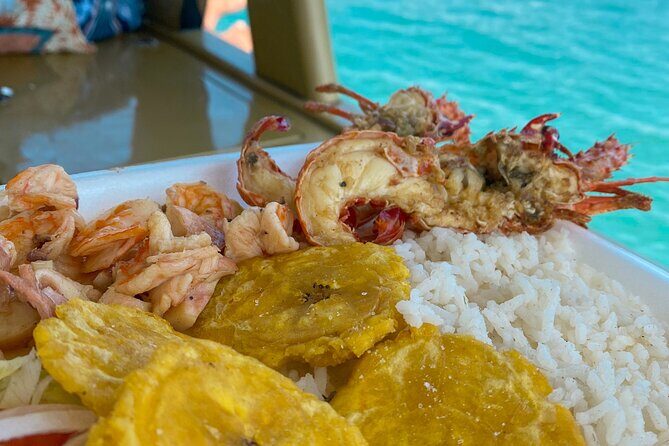 Boat rental for the Rosario Islands up to 15 people. - Price check: $815 for up to 15 people is often good value