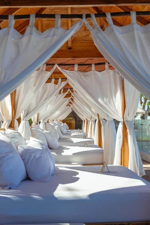 BORA BORA AREA CLUB - Who should book this Bora Bora Beach Club day pass