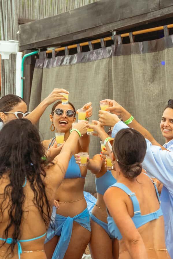 BORA BORA AREA CLUB - Bora Bora Beach Club vibe: comfort, party energy, and that sea-facing feeling