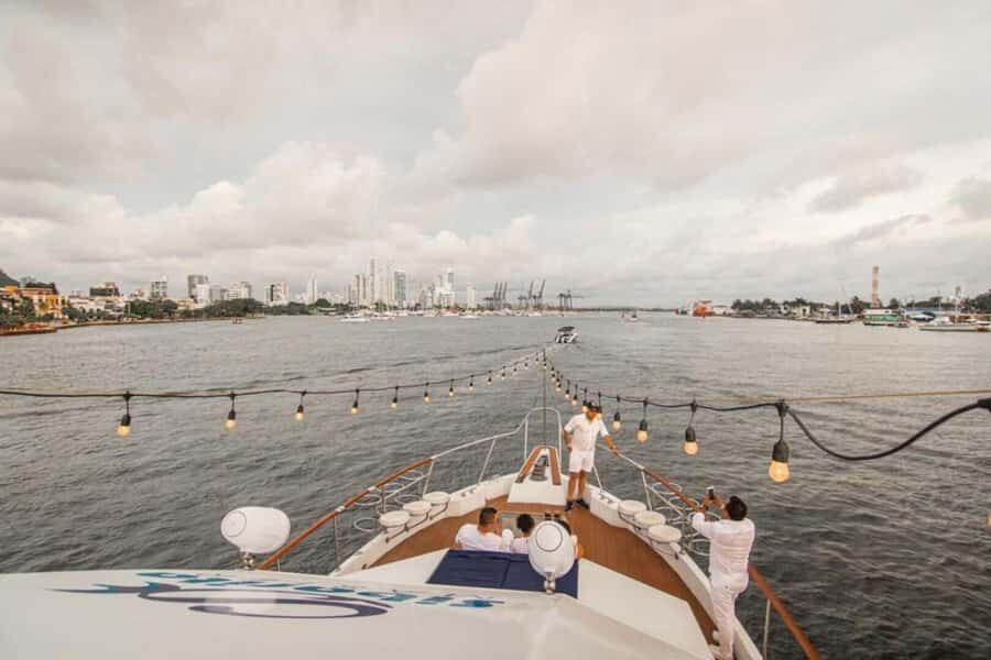 Cartagena: 4-course Culinary Experience aboard a catamaran - From Muelle de la Bodeguita to the night bay views