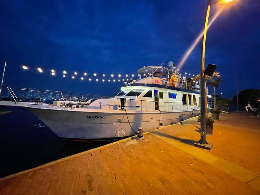 Cartagena: 4-course Culinary Experience aboard a catamaran - Four courses plus wine: Master Dinner vs Premium Dinner