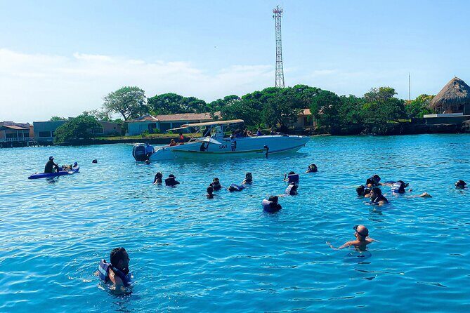 Cartagena : 4 premium islands - Agua Azul beach time: fruit tasting plus photos
