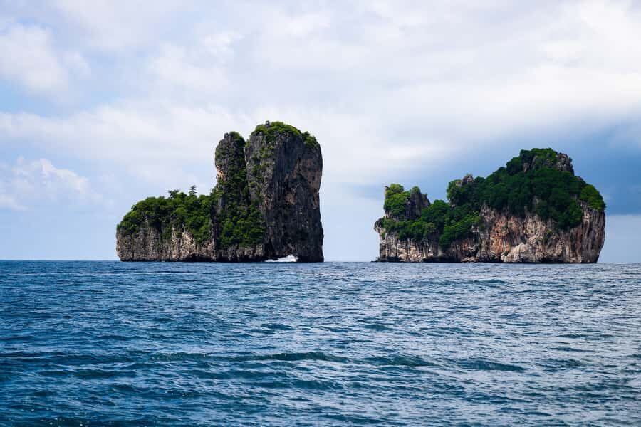 Cartagena: 5 Islands Boat Tour with Lunch, Snorkeling, & Bar - Agua Azul Island: clear-water swimming before the night shift