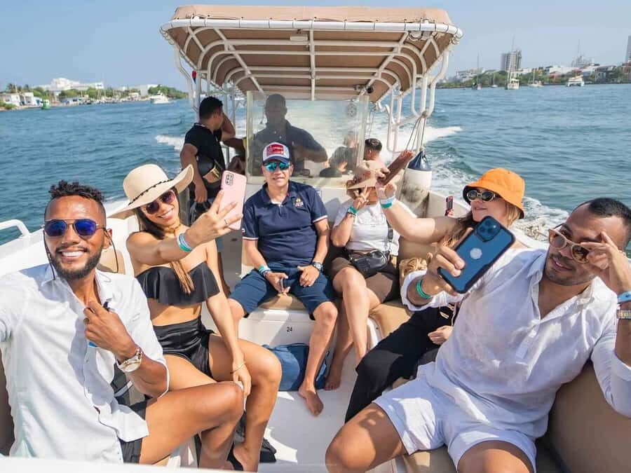 Cartagena: 5 Rosario Islands, Full party with drinks, Snorkeling and lunch - Cartagena to the Rosario Islands: how the day really moves