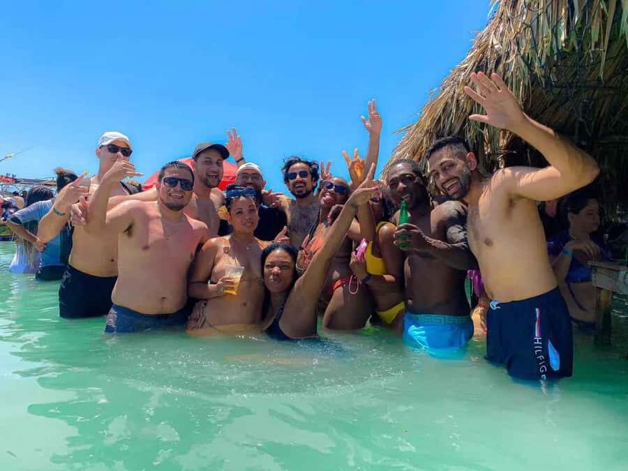 Cartagena: 5 Rosario Islands, Full party with drinks, Snorkeling and lunch - Playa Tranquila on Isla Baru: beach club time to cool down