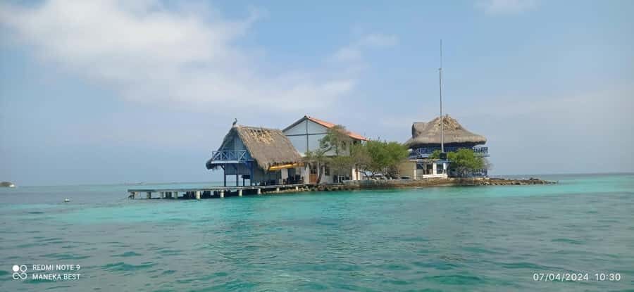 Cartagena: All-Inclusive Rosario Islands Speedboat Tour - Who the Guides Are (and Why That Matters)