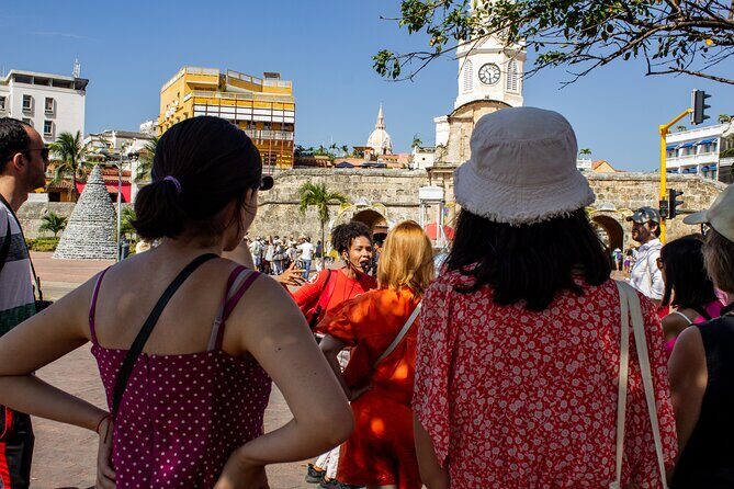 Cartagena Antigua & Barrio Getsemani group with audio system - Plaza de la Aduana: colonial administration in one square