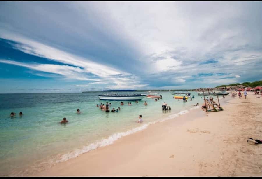 Cartagena: Barù Island Playa Blanca with Lunch - The beach essentials that keep your day smooth
