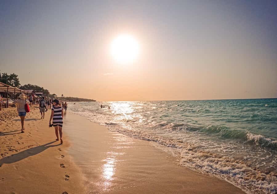 Cartagena: Barú Sunset Beach with Bioluminescent Plankton - Guide energy and pacing: when the guide really matters