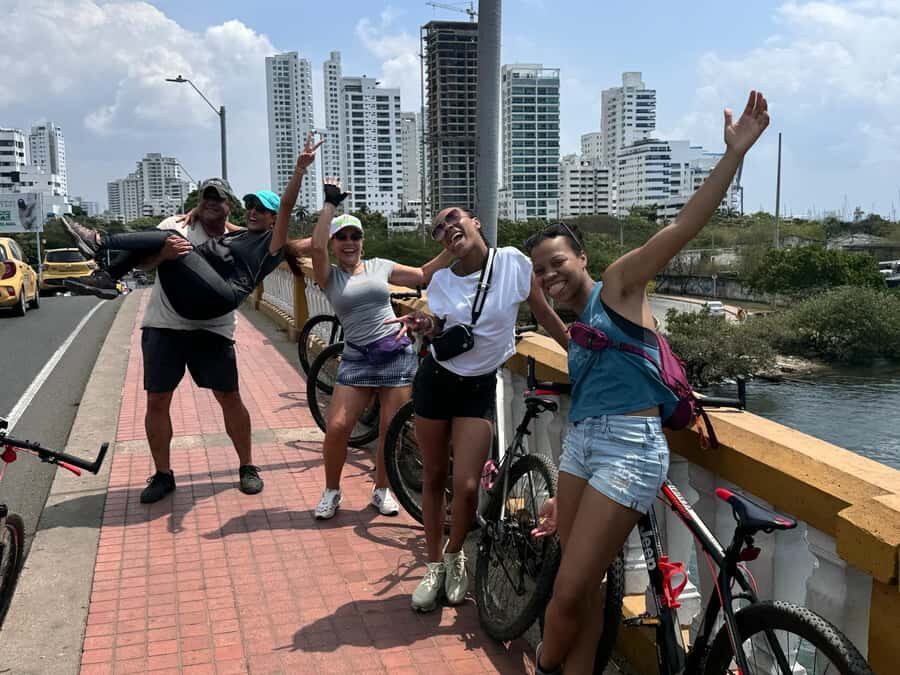 CARTAGENA: BIKE RIDE WITH LUNCH AT BOURDAIN'S FAVORITE SPOT - Cartagena Bay and the San Sebastián Fort Angle