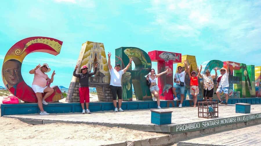 Cartagena: BILINGUAL CITY TOUR San Felipe Castle & Old city - Key highlights at a glance