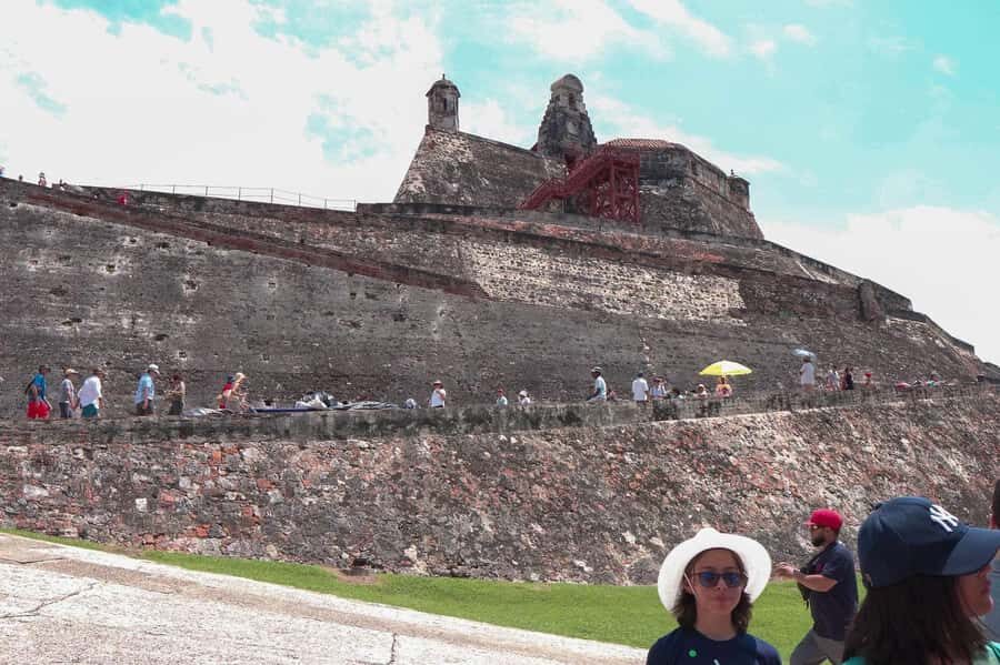 Cartagena: BILINGUAL CITY TOUR San Felipe Castle & Old city - Getting Oriented: pickup points, timing, and the Chiva ride