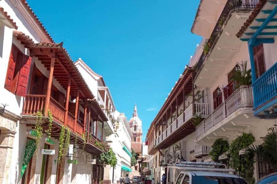 Cartagena: BILINGUAL CITY TOUR San Felipe Castle & Old city - Bocagrande to Laguito: bay views plus the easy, scenic intro