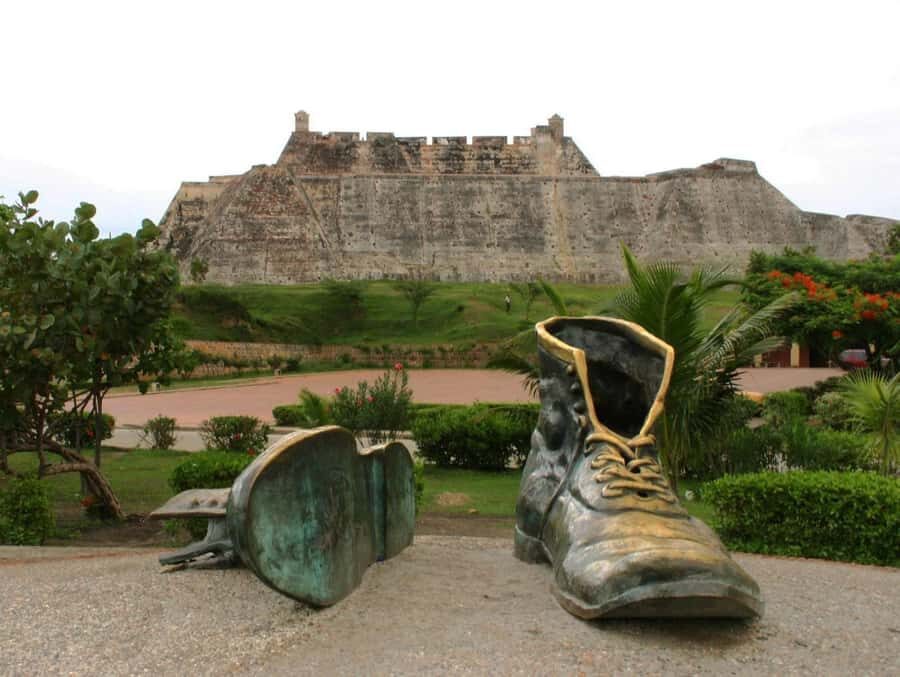 Cartagena: BILINGUAL CITYTOUR + SAN FELIPE CASTLE & Old city - Letras de Cartagena, La India Catalina, and Zapatos Viejos Stops
