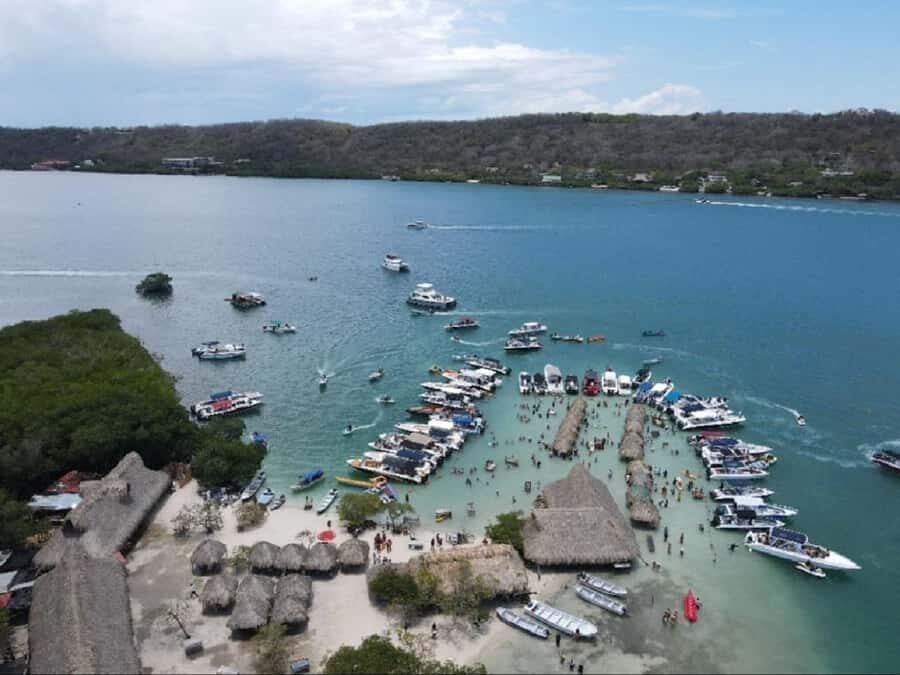 Cartagena: CHOLON & BARU with lunch - Barú + Cholón: what makes this day feel different