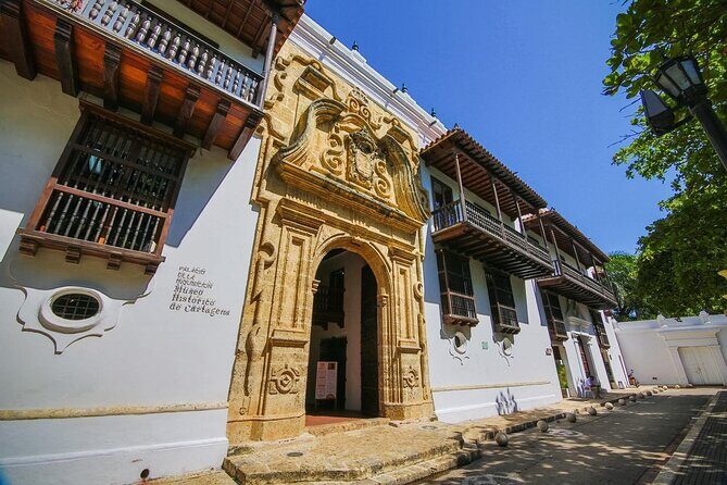 Cartagena City Tour - Stop 6: Monumento a los Zapatos Viejos—quick photo with a poetic backstory