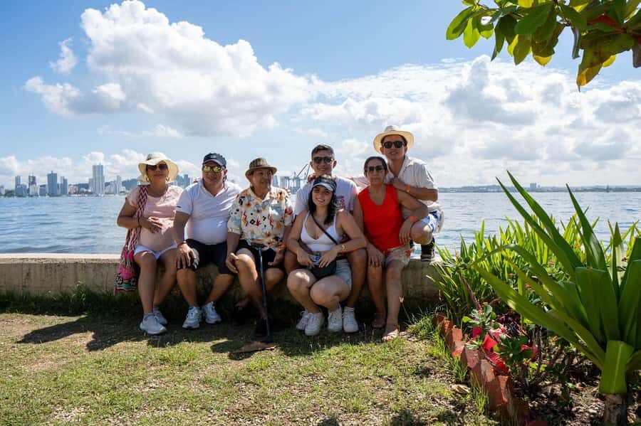 Cartagena: CITY TOUR IN ENGLISH, Old city, Monuments, Castle - Chiva Antigua sightseeing: easy ride, big photo opportunities