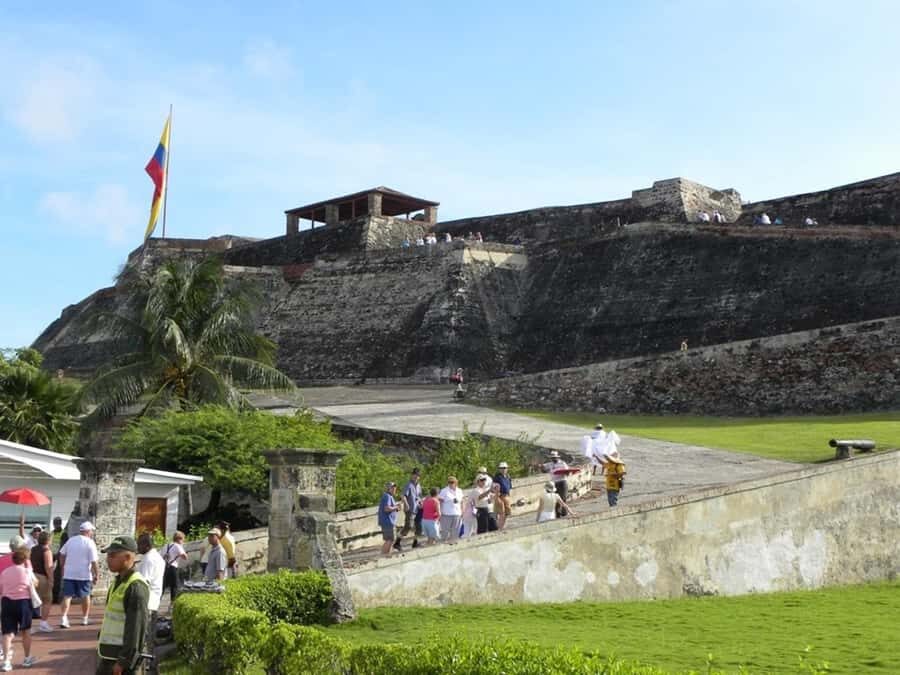 Cartagena: CITY TOUR OVERVIEW of the city Boots castle chiva - Why this Chiva-and-walled-town loop works in 4 hours