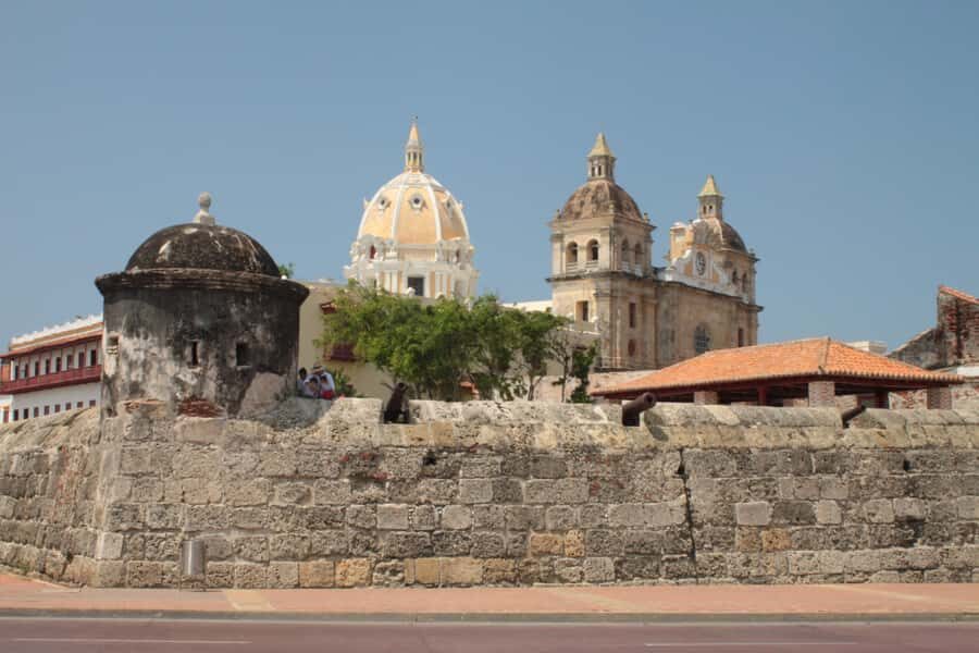 Cartagena City Tour with San Felipe Castle & Old Town Walk - From Centenario Park to Getsemaní: wildlife, then murals and live music