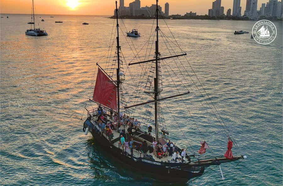 Cartagena, CO: Sunset Skyline Pirate Boat Tour with Drinks - The boat experience on La Fantastica Cartagena: room, crew, and photo moments