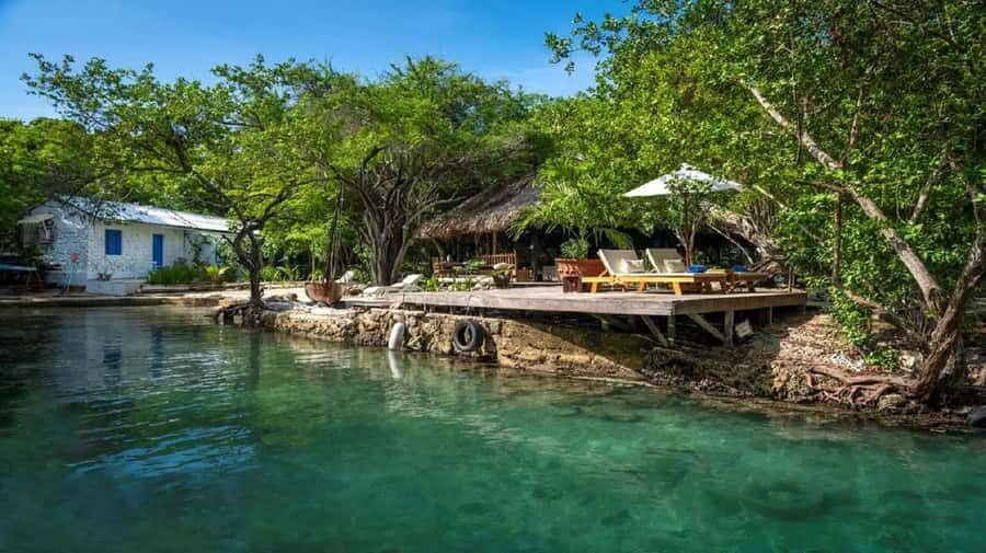 Cartagena: Coralina Island Day Trip with Lunch - How each day-pass changes your day: Isleño, Deluxe, VIP