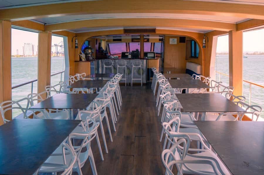 Cartagena: Cruise by the Bay with Dinner and Wine - Wine, Music, Wi-Fi, and Crew Service
