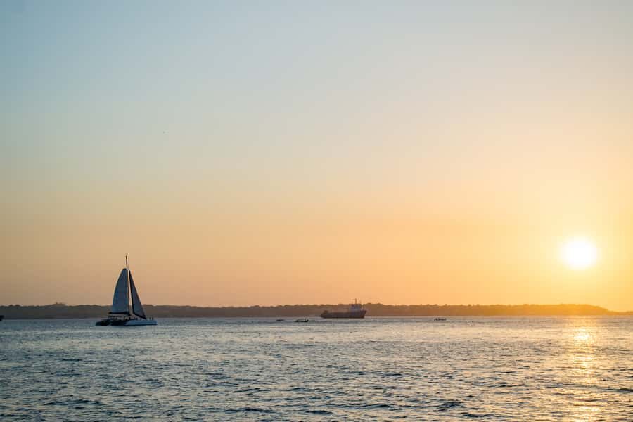 Cartagena de Indias: 2-Hour Sunset Cruise - Leg 1: Sailing between Manga and Bocagrande