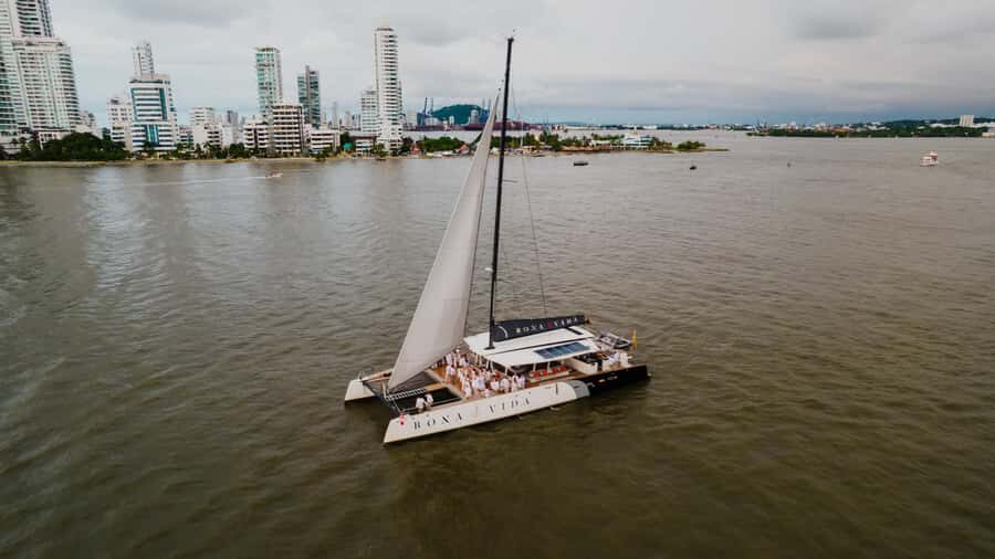 Cartagena de Indias: 2-Hour Sunset Cruise - Leg 3: Sunset between El Laguito and Tierrabomba Island