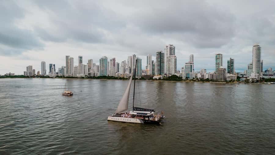 Cartagena de Indias: 2-Hour Sunset Cruise - Included drink and appetizer: what to expect (and what not to)