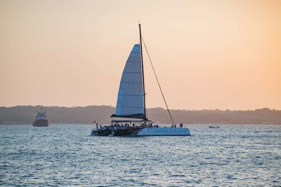 Cartagena de Indias: 2-Hour Sunset Cruise - Getting to Bodeguita Dock Door #1 before 4:30