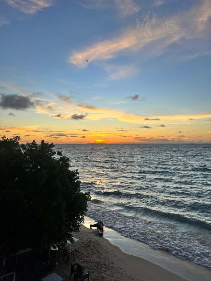 Cartagena de Indias: Pasadia 5 Islas del rosario and Baru boat trip - Cholón (75 minutes): clear water break, then back on the clock