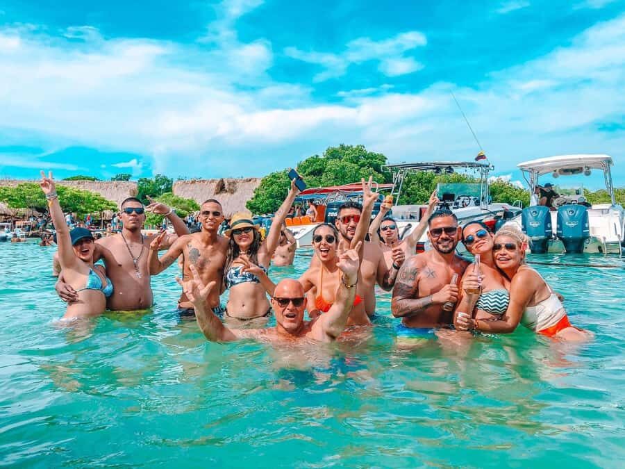 Cartagena de Indias: Pasadia 5 Islas del rosario and Baru boat trip - Rosario Islands sea views, food, and your first dose of saltwater