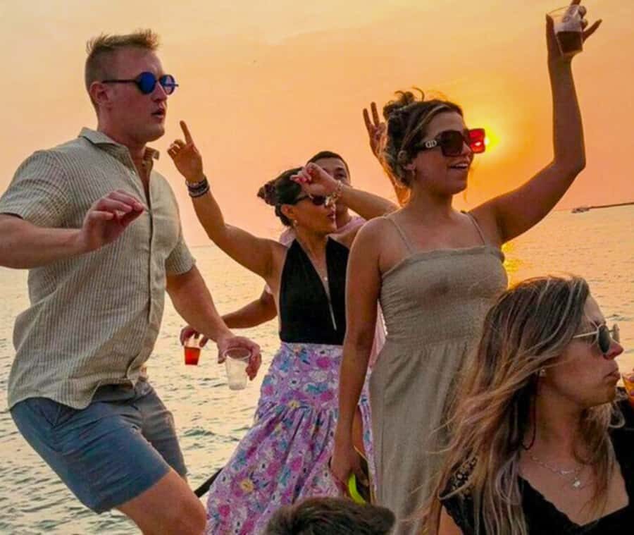 Cartagena de Indias: Sunset Cruise Open Bar with Dance Show - On the Bequia: what you’re really buying