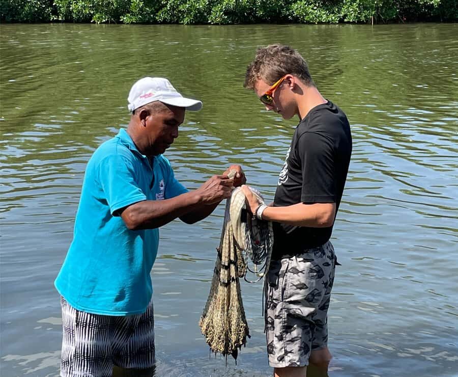 Cartagena Fishing, Crabbing, Birdwatching Experience + Lunch - Lunch After the Lagoon: Fish or Chicken by the Water
