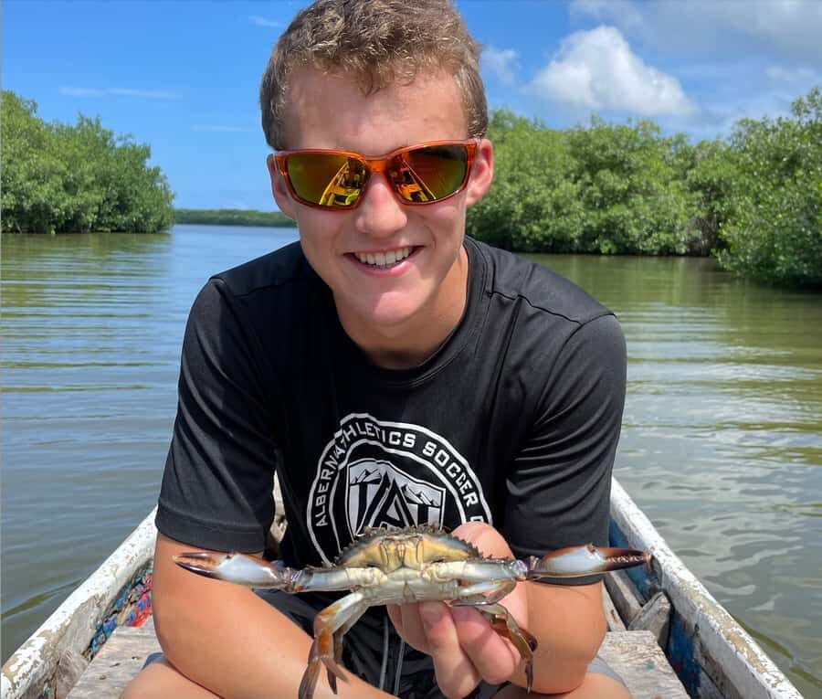 Cartagena Fishing, Crabbing, Birdwatching Experience + Lunch - The Human Part: Guides, Craft, and a Community Feeling