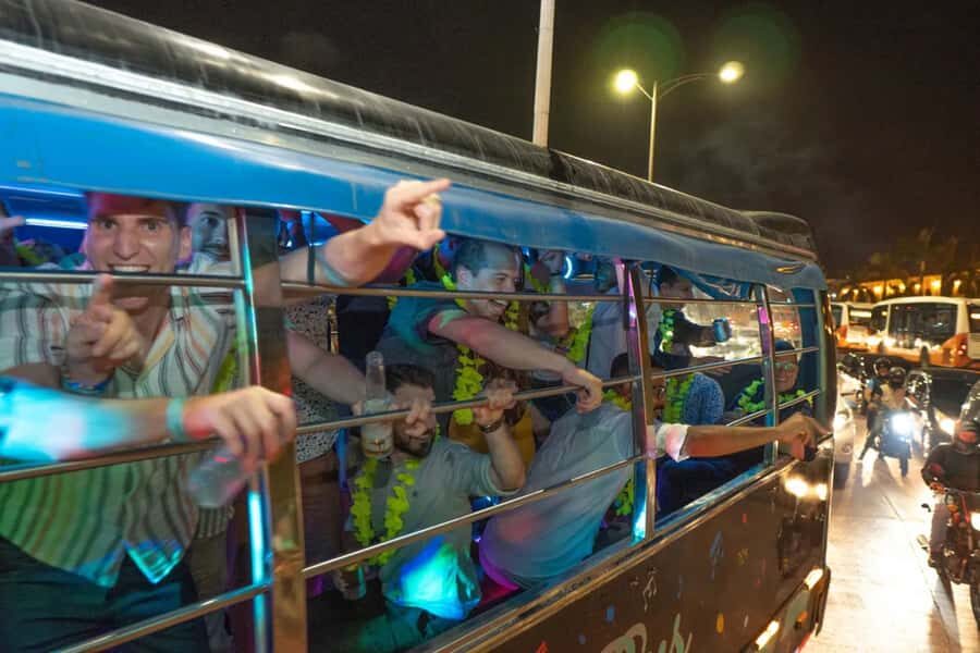 Cartagena: Funny PartyBus with dance floor and good music! - Las Botas Viejas and the Letras de Cartagena: picture stops that matter