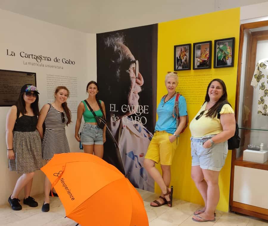 Cartagena: Gabriel García Márquez Private Walking Tour - Art-linked stops: works by Enrique Grau and Luis Vincens