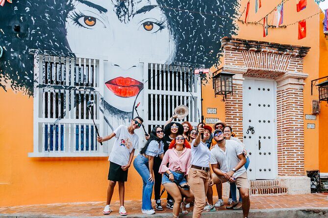 Cartagena: Getsemani Artistic District Selfie Tour! - Stop 1: Arte Getsemaní mural stops and selfie set-ups