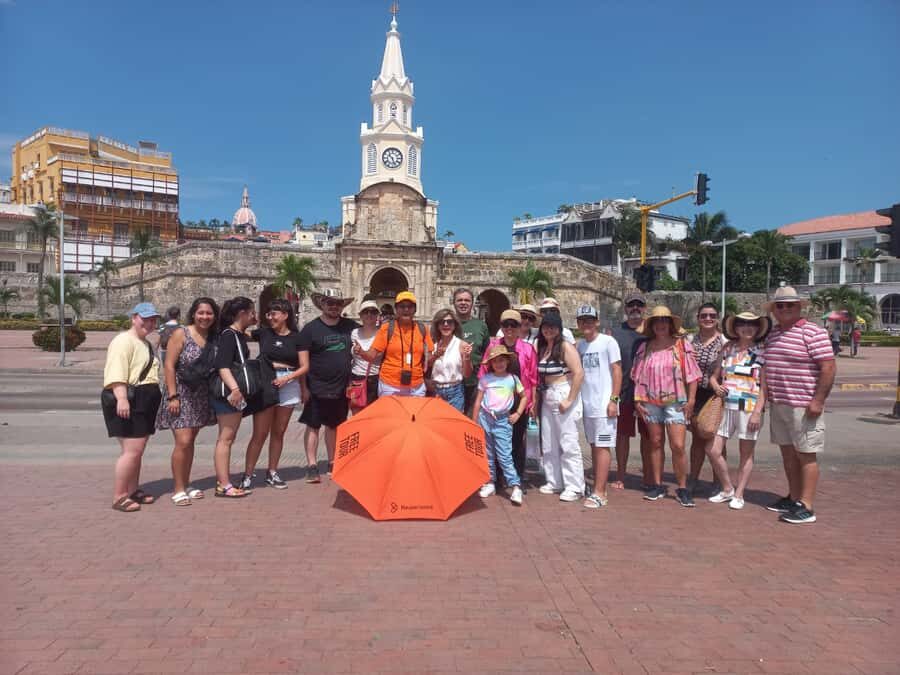 Cartagena: Historic Center and Getsemaní Shared Walking Tour - Getsemaní’s umbrellas and graffiti corridor, ending with salsa and champeta