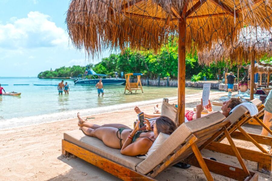 Cartagena: Islabela Islands Boat Trip with Lunch & Cocktail - The express ride: views, comfort, and the one drawback to watch