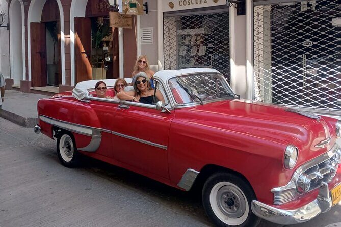 Cartagena Luxury Classic Car Tour + Bilingual Historian Guide - The 90-minute route: a smart way to cover Cartagena fast